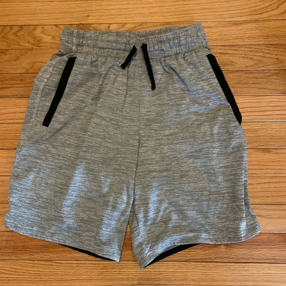 DSG Men’s Gray Striped Athletic Shorts (Size Small)